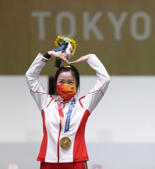 恭喜中国队杨倩获得奥运会首枚金牌